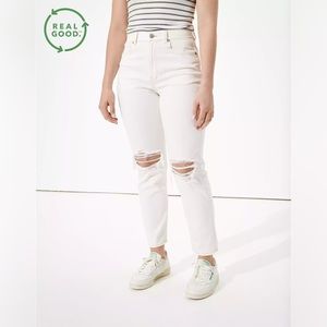 American Eagle Curvy Mom Jeans – High Rise Cream Distressed (Stretch)